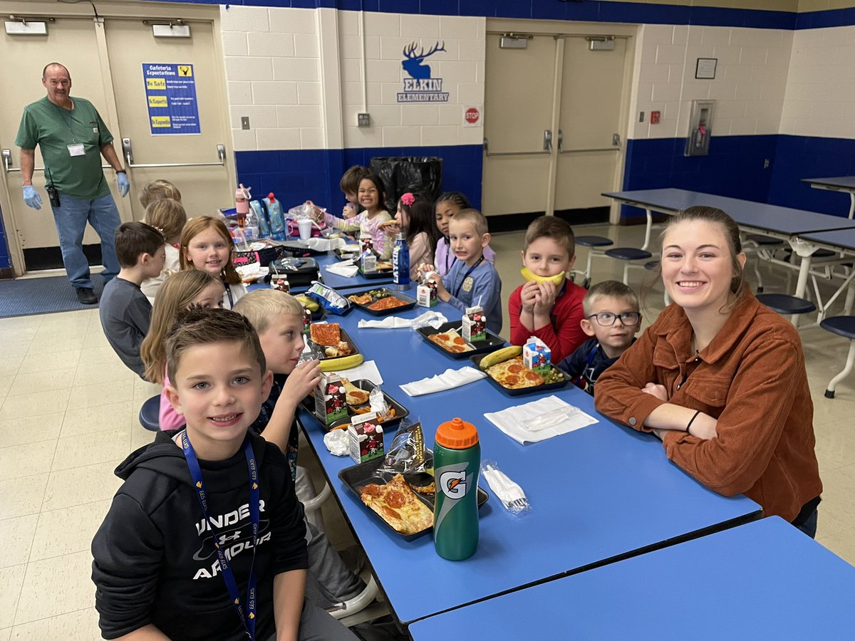 Whitney Tomlin tweet media