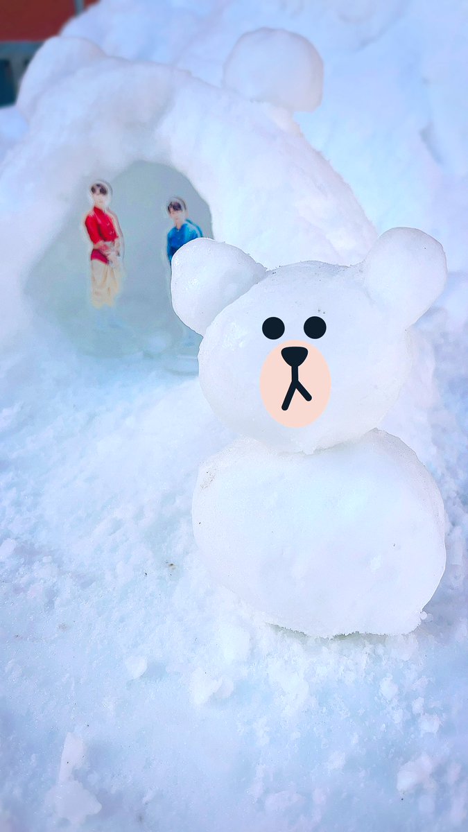 romiromi1069's tweet photo. 今日のアクスタ遊びはかまくらで遊ぶJaFirst❄️くまさん型🐻のかまくらと、くまさん型🐻の雪だるまも完成😆🫶🏻
#JaFirst
#JaFirstとおでかけ
#JaPhachara
#First_Chalingrat https://t.co/kiGhQdHxW6