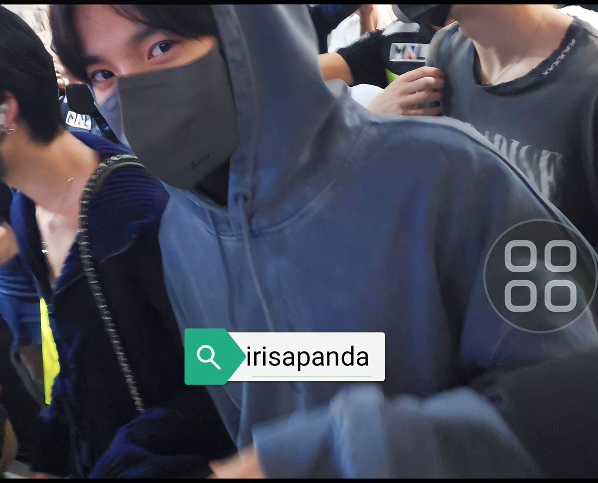 irisapanda's tweet photo. Yes totoo ang balita. Tinanggap nya yung chocolate na binigay ko. Thankyou Lee Heeseung! ♥

Bonus. Eye to eye 👀

Blessed 😭
@ENHYPEN_members
#ENHYPENinMANILA https://t.co/TxfbYctj3v