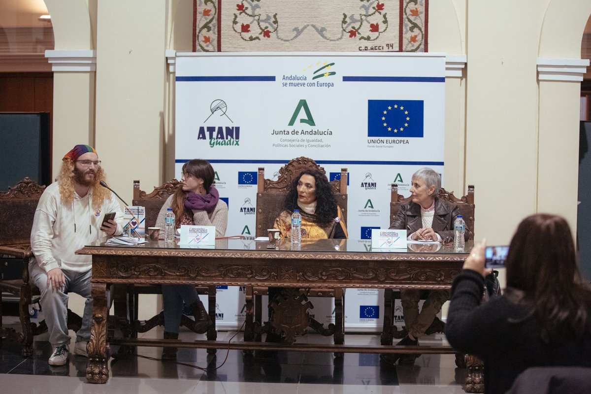 🌈 El 1er Encuentro de Asociaciones de Guadix #GuadixComunidad ha sido genial, nos ha encantado aportar nuestro granito de arena a esta Red de Asociaciones Accitanas 🌈
Hemos presentado la Mesa Redonda "Experiencias de participación" con las ponentes María Jesús, Encarna y Bea 💜