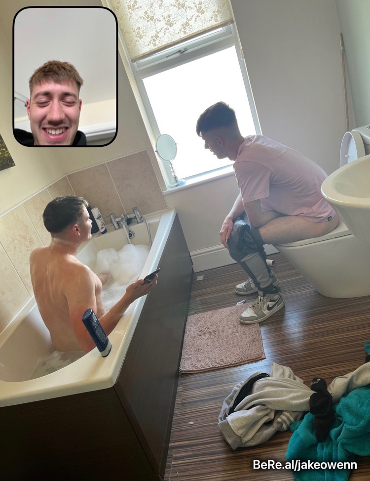 Floridaman's tweet image. brotherly bonding ❤️