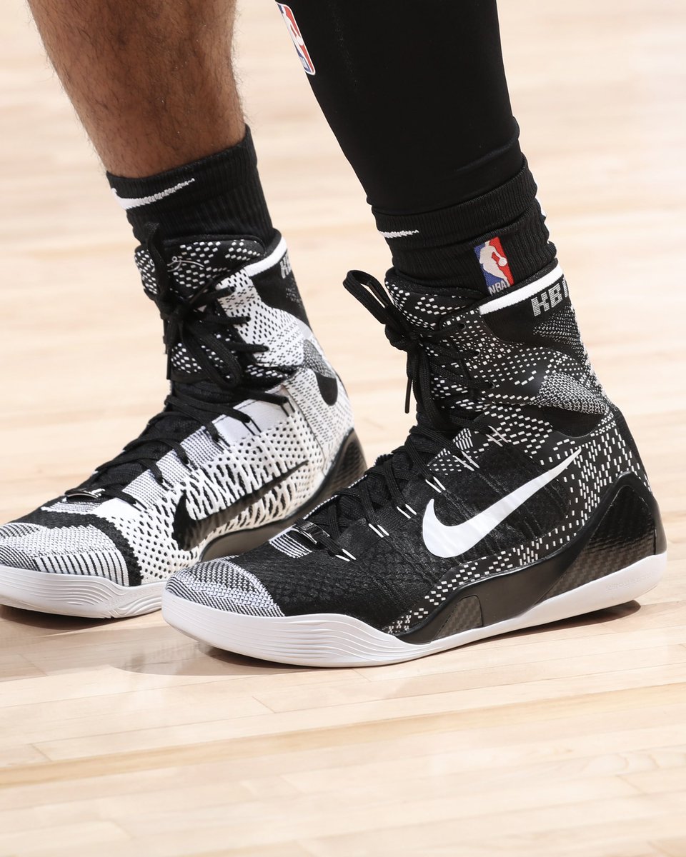 ComplexSneakers's tweet image. .@JaMorant broke out the “BHM” Nike Kobe 9 Elites tonight.