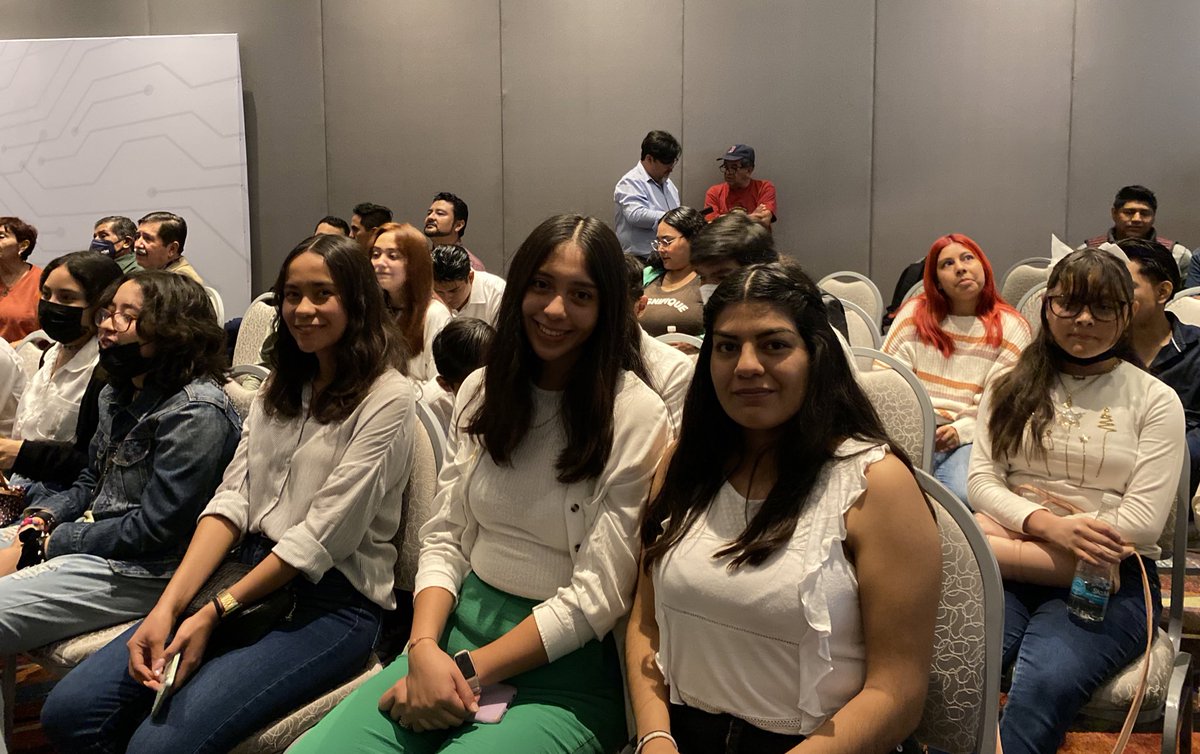 MaluMicher's tweet photo. Extraordinario encuentro con jóvenes de nuestro querido #Guanajuato; quienes con su talento y compromiso le compartieron al Canciller @M_Ebrard, el robot de talla mundial que crearon. Se llama Prometheus. ¡Increíble! 🤖

¡Muchas felicidades @inbiodroid! https://t.co/dzMGgCKRxj