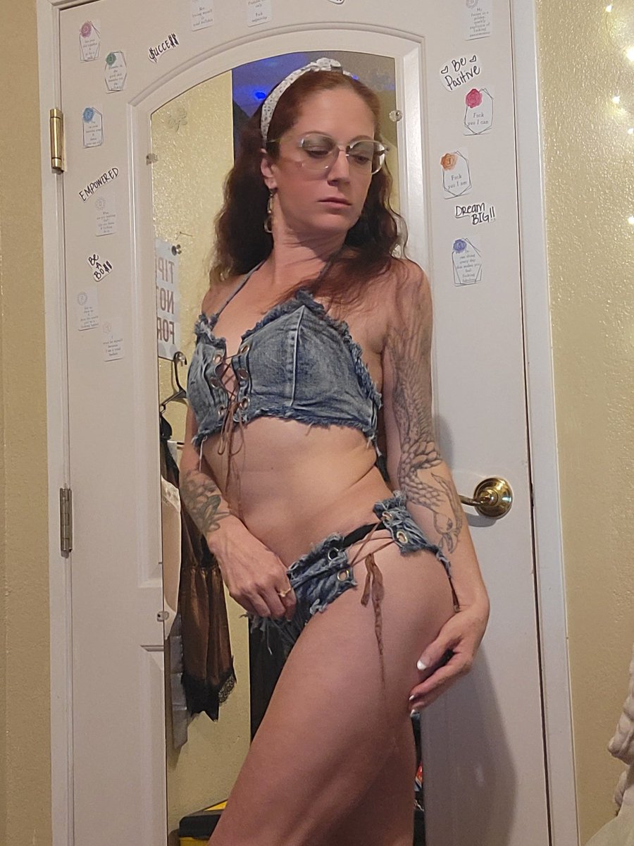 DenayaJupiter's tweet photo. Getting some online time tonight @StreamateModels #jupiterdenaya #camgirlِ #streamate #swiswork #looknotouch #cowgirlcourtesan #redhead #nofilter #GlassesGirl #denim #bestlegs https://t.co/GYgXqZkhtl