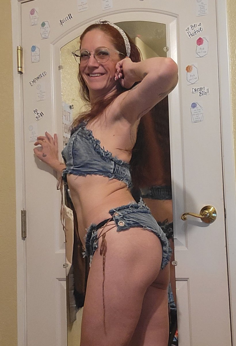 DenayaJupiter's tweet photo. Getting some online time tonight @StreamateModels #jupiterdenaya #camgirlِ #streamate #swiswork #looknotouch #cowgirlcourtesan #redhead #nofilter #GlassesGirl #denim #bestlegs https://t.co/GYgXqZkhtl