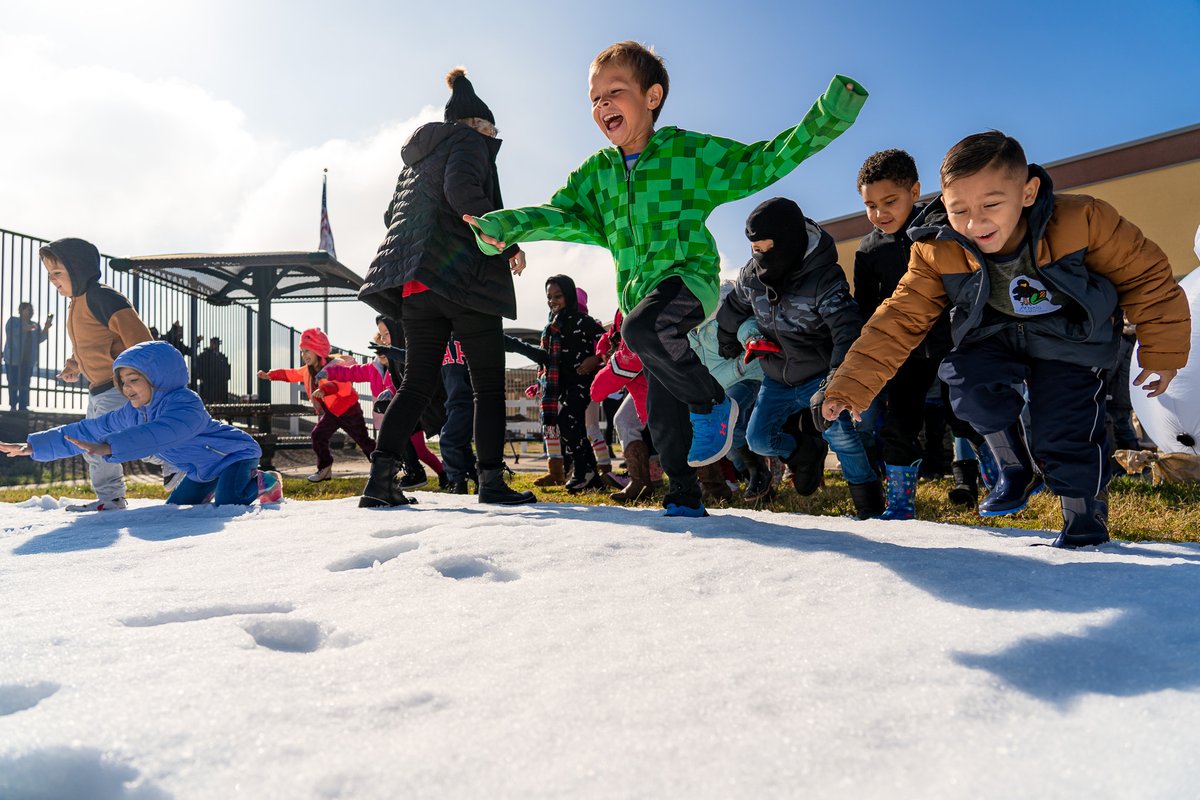f5sb's tweet photo. We brought snow, Santa and books to Kordyak Elementary! โ๏ธ Thank you to the students and staff who helped us share the importance of #EarlyLiteracy.
#GiftAKidABook #Vision2Read https://t.co/VUuloY0ydI