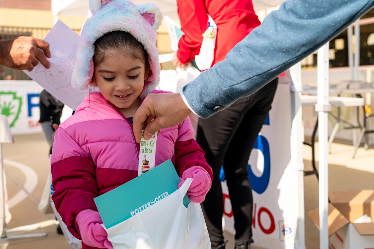 f5sb's tweet photo. We brought snow, Santa and books to Kordyak Elementary! โ๏ธ Thank you to the students and staff who helped us share the importance of #EarlyLiteracy.
#GiftAKidABook #Vision2Read https://t.co/VUuloY0ydI