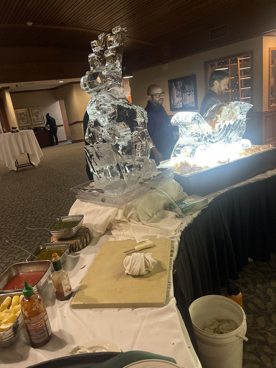 ikeism101's tweet photo. Swanky holiday party at a local country club tonight. There’s an ice sculpture here too. Pretty fancy affair 🎩 #fenderbass #jazzbass #gkamp https://t.co/cbYzGs16Jk