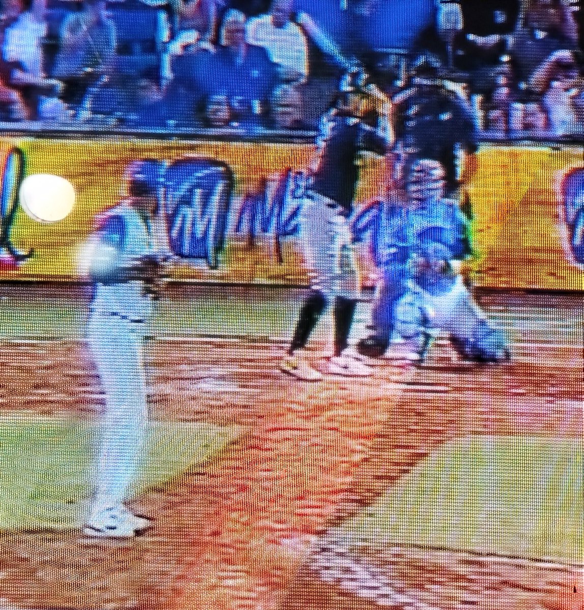 Marlinrodrit22's tweet photo. Disfrutando del Caracas/Magallanes con los mejores comentaristas #lvbpxteleven https://t.co/KYZXkA9me1