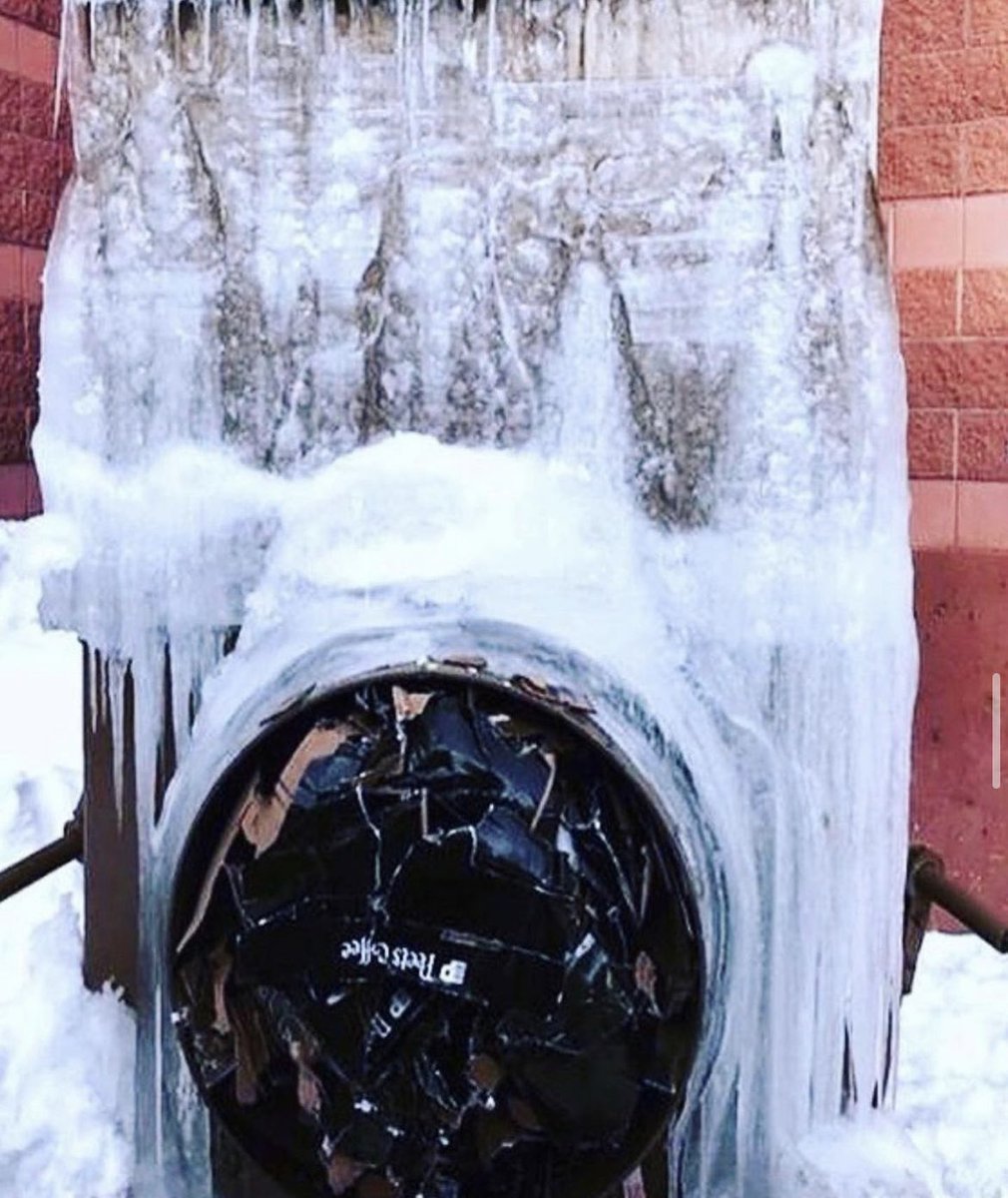 SaniTechSys's tweet image. It’s that time of year again! The Sanitech Auger Compactor works great in all weather conditions. ❄️
.
.
.
#friday #weekend #snowstorm