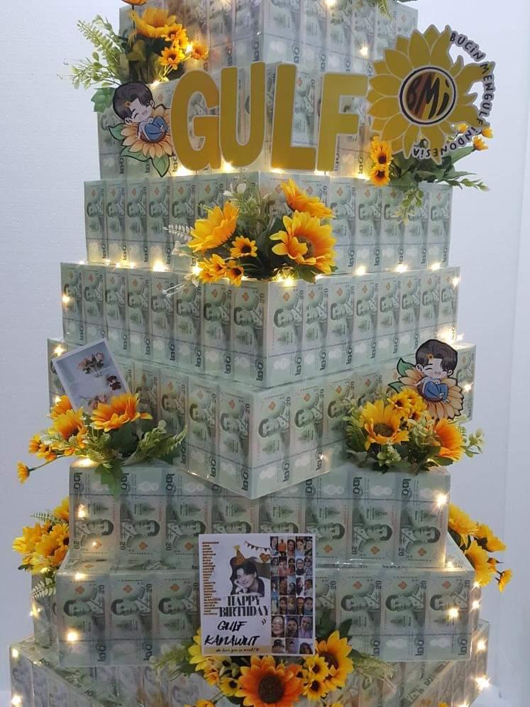 Bucinmewgulfina's tweet photo. Be happy 🌻🤍🥳Today is the day you were brought into this world to be a blessing and inspiration to the people around you! You are a wonderful person! May you be given more birthdays to fulfill all of your dreams 🌻🤍 @gulfkanawut 
#SpectrumofGULF 
#GulfKanawut https://t.co/mnr6x6d1Tc