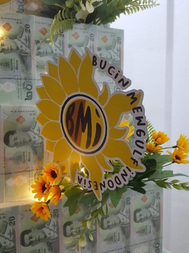 Bucinmewgulfina's tweet photo. Be happy 🌻🤍🥳Today is the day you were brought into this world to be a blessing and inspiration to the people around you! You are a wonderful person! May you be given more birthdays to fulfill all of your dreams 🌻🤍 @gulfkanawut 
#SpectrumofGULF 
#GulfKanawut https://t.co/mnr6x6d1Tc