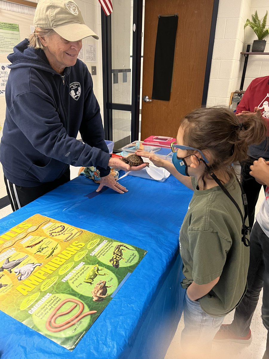 HessThirdGrade's tweet photo. Third graders learned about reptiles and amphibians at our in house field trip! @RLCPrincipal https://t.co/RHbRA14At9