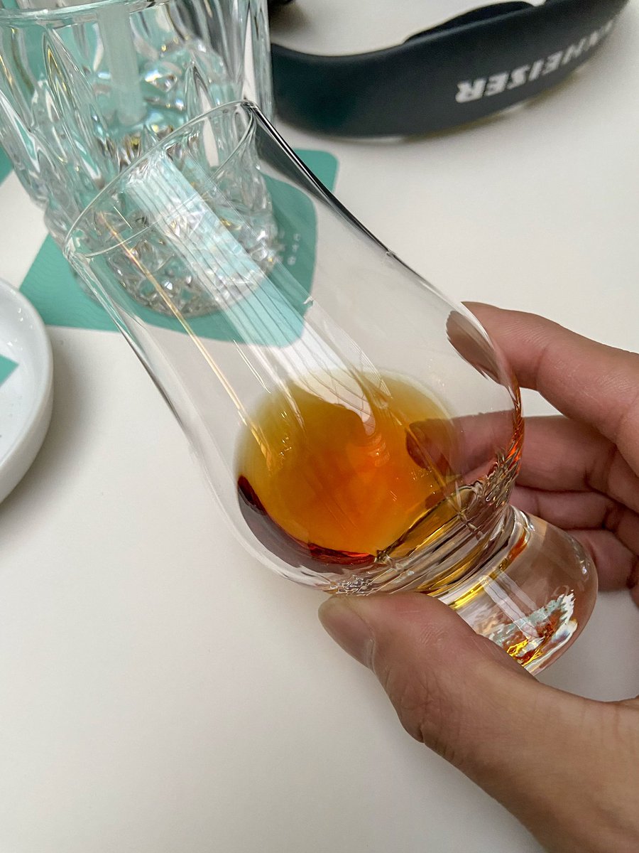 グレンリヴェットのソニック・テイスティングにご招待されたので行って参りました！簡単に言うと「音楽によって味わいや香りの官能が変わって感じる」
実際個人差はあると思いますが！私はフルーツとビター感が音楽によって変わりましたよ〜！次は他のお酒たちでも試してみようかと！！#ウイスキー