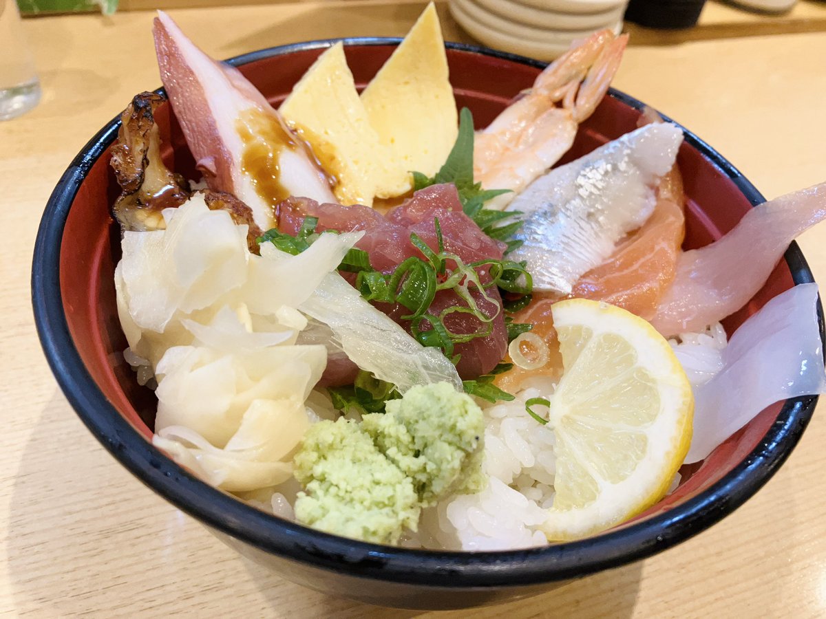 leftydandy's tweet photo. 寿司の命は鮮度が一番！コスパ最強の海鮮丼「魚河岸のすしえびす三宮東店」
https://t.co/HidSziqZet
 #お寿司  #海鮮丼  #神戸  #グルメ  #神戸グルメ  #神戸食べ歩き https://t.co/9Wm7HTTxQA