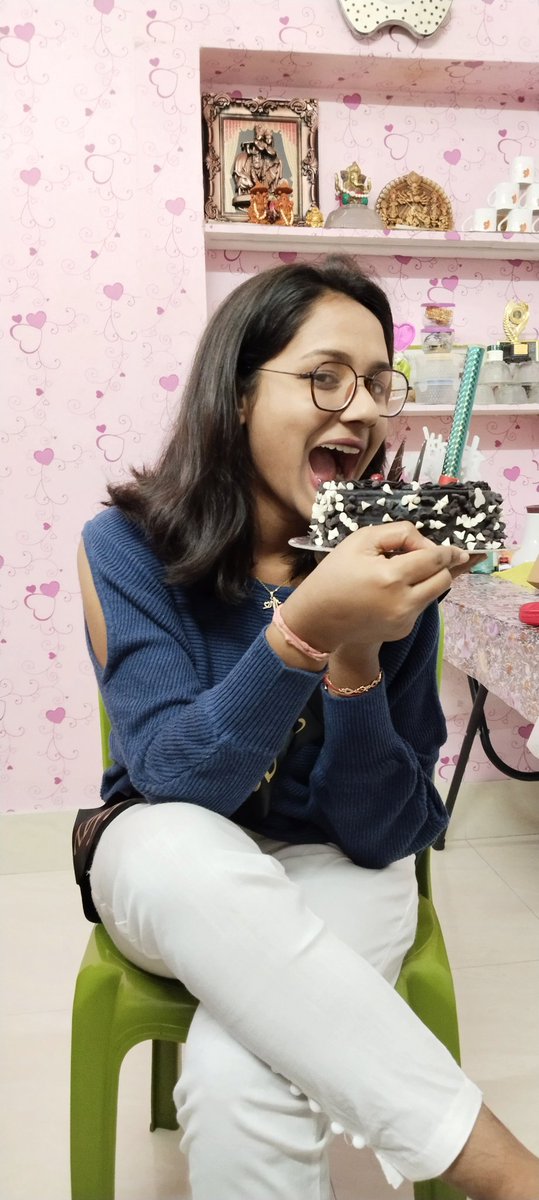 Pavigobbaka1's tweet photo. Took me #22 years to get this cute!🥰🤪 #Birthday https://t.co/AEXzhpJGWG