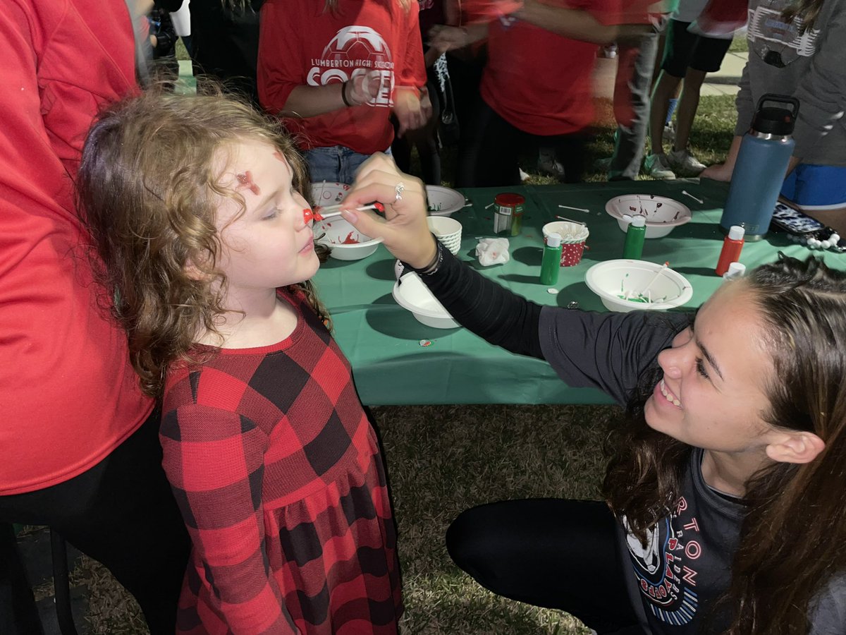 What a great opportunity for our girls to work with the community! Definitely better at soccer than we are at face painting… 💙🙌🏼🫣 <a href="/CoachHopson_LR/">jason</a> <a href="/RachaelMScoggin/">RachaelMScoggin</a> @LethalSoccer