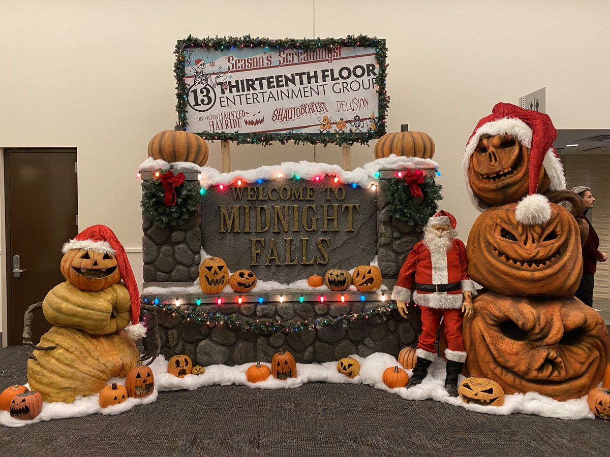 LaughingPlace.com (@laughing_place) on Twitter photo This evening we’re checking out opening night of #SeasonsScreamings 2022, the Halloween / Christmas mash-up convention from <a href="/MidsummerScream/">Midsummer Scream</a> in Pasadena. This evening we’re checking out opening night of #SeasonsScreamings 2022, the Halloween / Christmas mash-up convention from <a href="/MidsummerScream/">Midsummer Scream</a> in Pasadena.