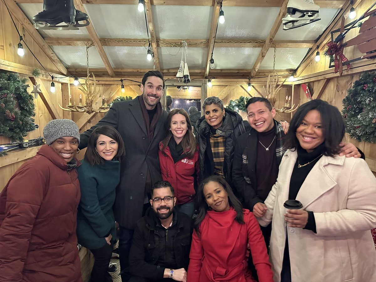 Wonderful night with the @NBCPhiladelphia family! Thanks for joining us at the @River_Rink Tree lighting 🎄