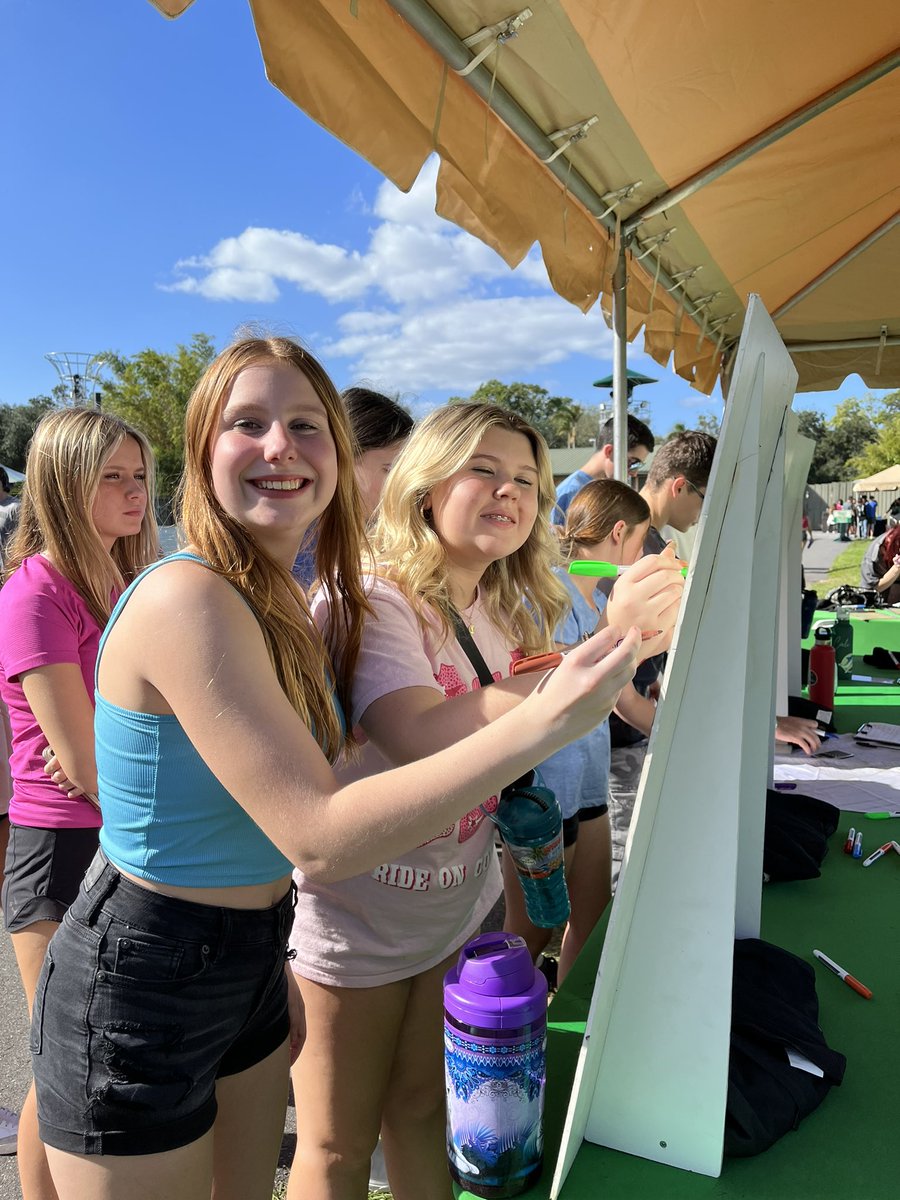 adams_rrms's tweet photo. More from Physics Day at @BuschGardens. #WeAreRoyal #RRMSALLIN @RRMSRoyalKnight https://t.co/Np7dpewE9R