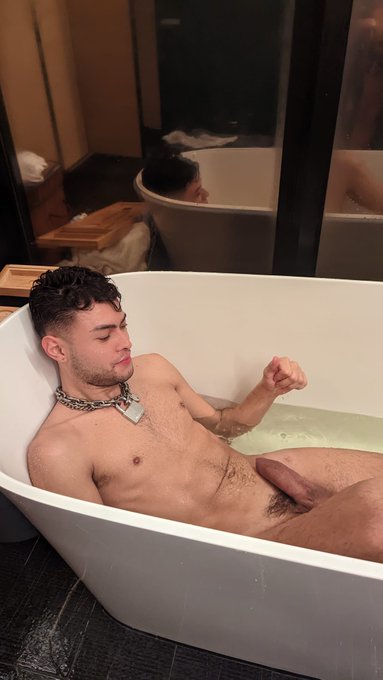 Watch Hanry's leaked NSFW photo on TwXstars