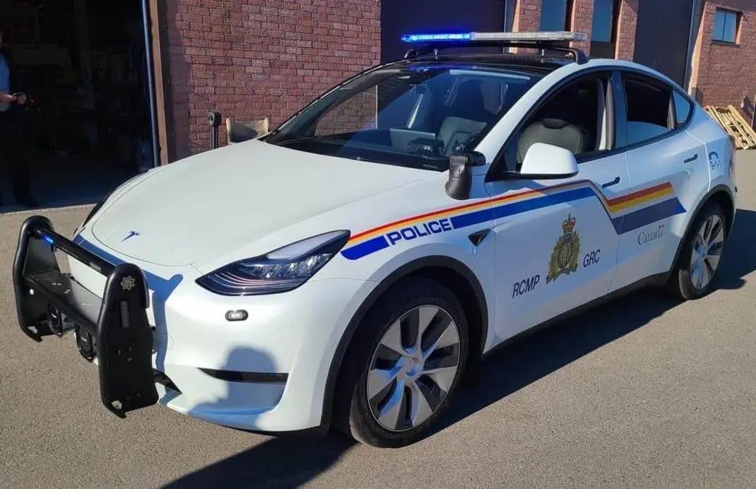 PluginAlberta's tweet image. Random picture we came across with zero context. If anyone knows what RCMP detachment this Tesla might belong to, let us know!
Great to see @RCMP using electric vehicles!