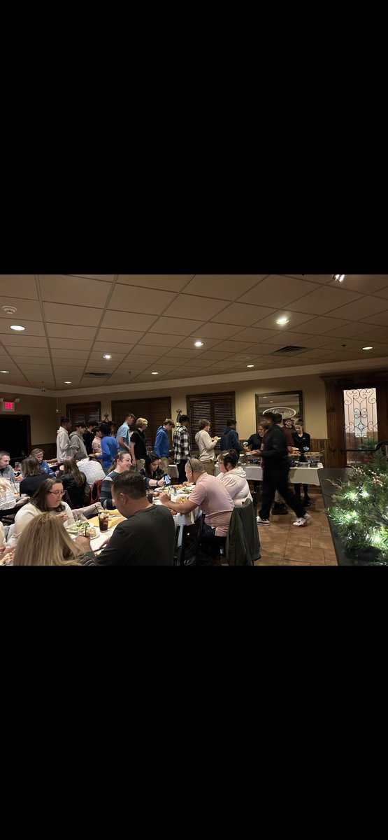 mifflinhoops's tweet photo. A huge thanks to @Mimmos1997 for our team dinner tonight! https://t.co/pDR1jo7wR8