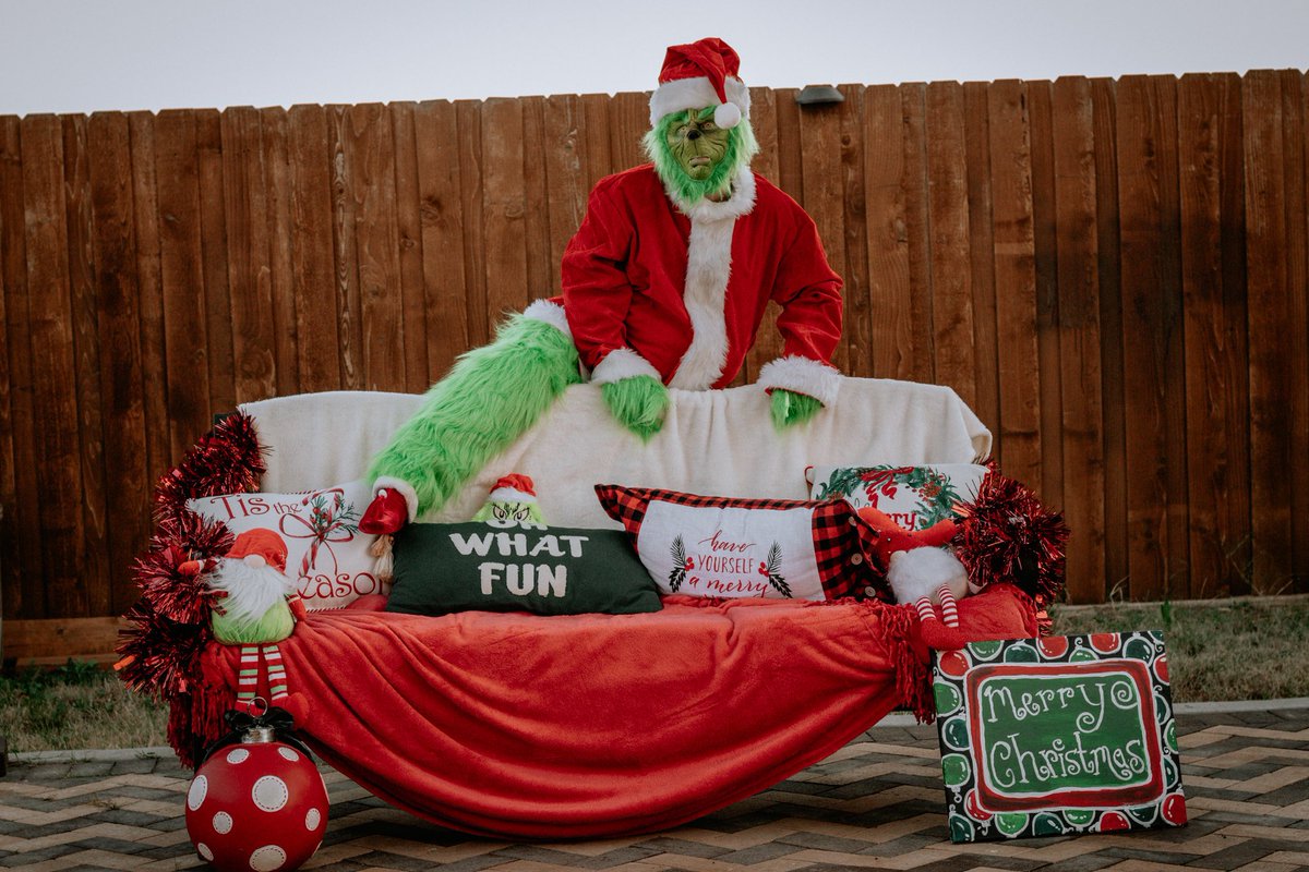 Finally got the grinch out of Mount Crumpit!! He almost didn’t come ! Our lovely grinch for the Christmas minis 🎄