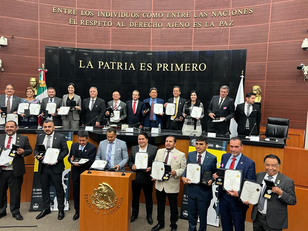juancsaldarriag's tweet photo. Recibo con humildad y compromiso el cargo de Vicepresidente Internacional del Instituto Mejores Gobernantes A.C en la ciudad de México 🇲🇽. Seguiremos compartiendo experiencias exitosas de gobernabilidad, como las que estamos viviendo en #Soacha, para transformar las sociedades. https://t.co/c8YYhsImf4