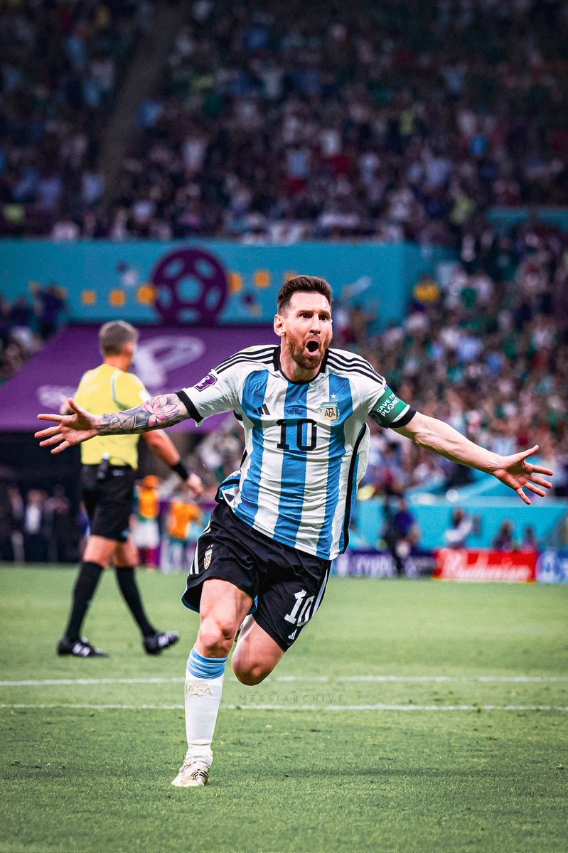 fandeleomessi1O's tweet photo. Se viene el partido n° 1000, y nada más lindo que sea con la camiseta que más linda le queda. #LeoMessi https://t.co/wPGIhbPkdM