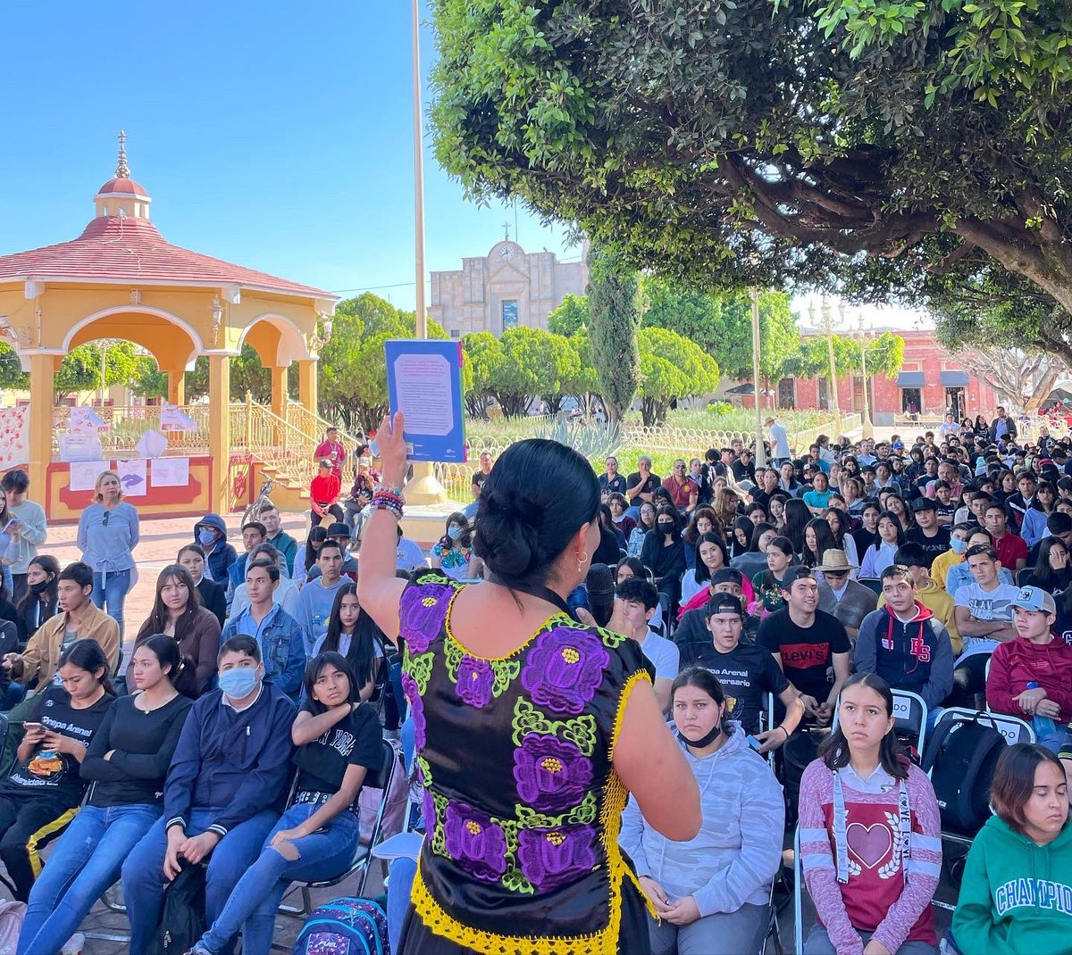 PrepaArenal's tweet photo. Un privilegio recibir en El Arenal a la maestra @eufrosinacruz. 💚

Gracias por los aprendizajes compartidos y por la lucha en la búsqueda de un mejor presente y futuro. 🙌🏽🇲🇽

Agradecemos a #EcosDeLaFIL, a la @filguadalajara y a la @udg_oficial. 
@rvillanueval @CesarBarbaD. https://t.co/BtVZqTaixJ