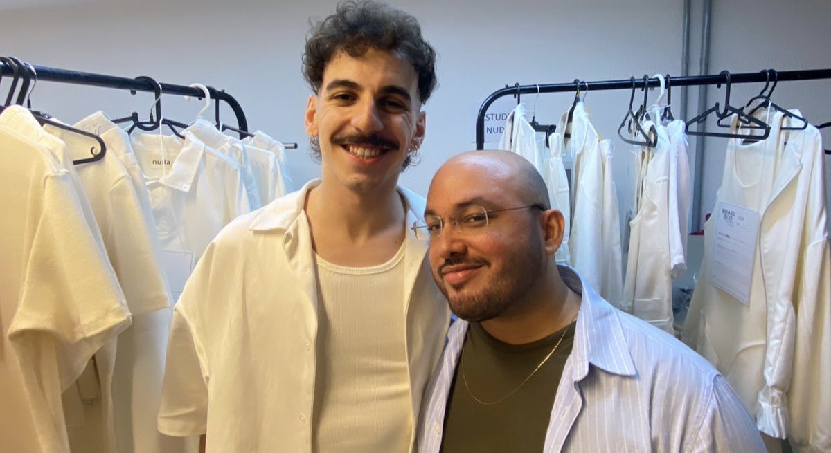 EdnaldoFonseca_'s tweet photo. Hoje conheci e bati um papo com Bruno Sales antes dele apresentar a coleção “der BOXER” na Brasil Eco Fashion Week. Pude ver os looks antes do desfile, no backstage, e conversar sobre a marca Estúdio Nuda - com direcionamento comercial masculino mas com conceito genderless. #BEFW https://t.co/9EavAKtbvS