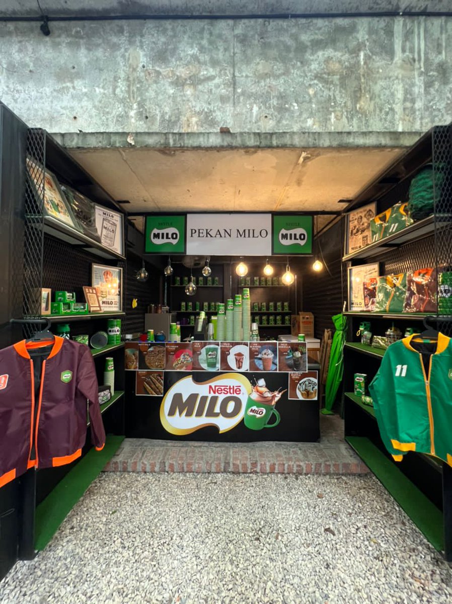 Uniknya Gerai Ini, Ada Milo Di Mana-Mana! 😍💚

Sebuah "Milo Concept Store" yang pertama di Malaysia ada di IPOH tau di mana mereka menjual makanan berasaskan MILO dan Coklat 🤩🤤

Menu menu yang cukup unik dan pastinya lazat kerana menggunakan serbuk MILO original, huhuhu ! 🤪😂