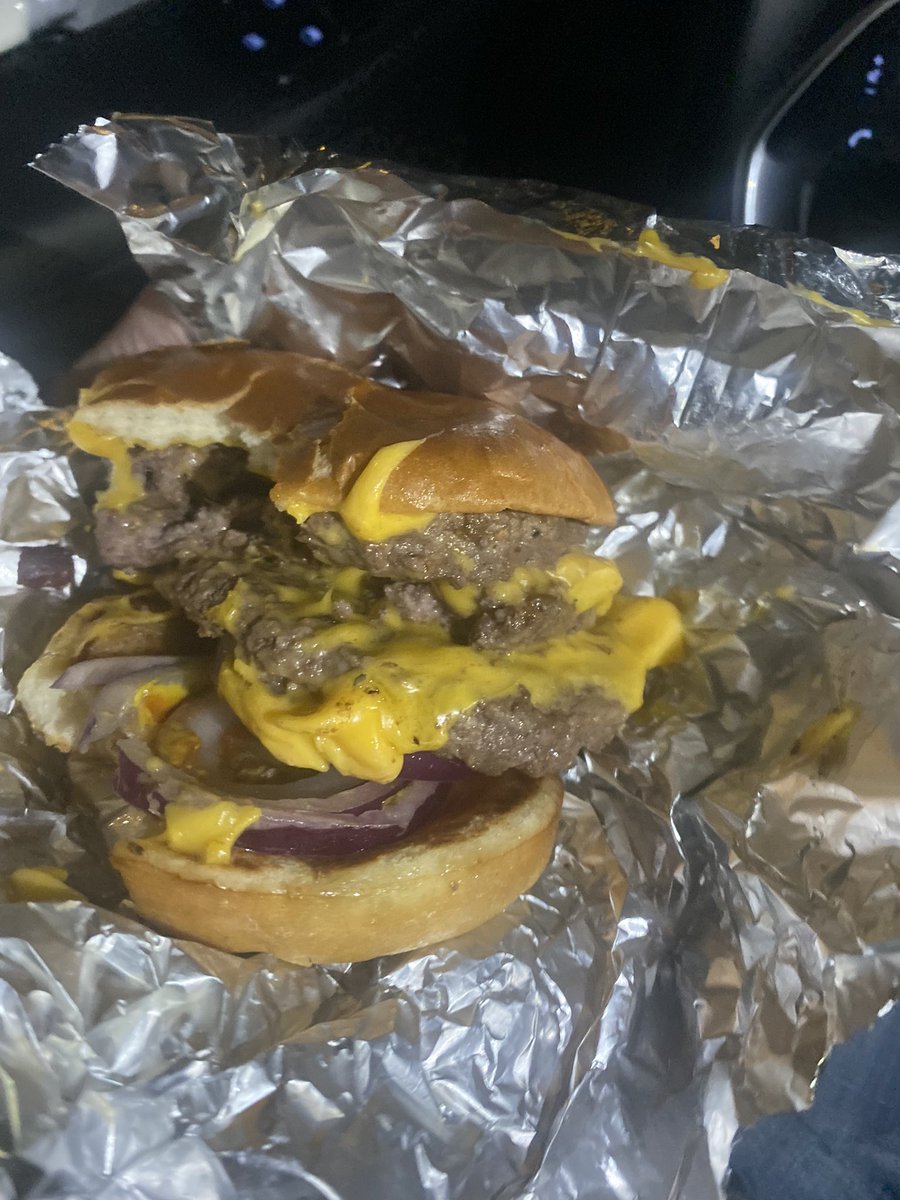 DomainsVvs's tweet photo. #GoodTimes burger #Demver. Big ups! Looks like the #menu. Impressive #fastfood. #AllNatural ingredients. On point. #UpgradeToXVG #Burger #Burgers #FoodReview #FoodPorn #CheeseBurger https://t.co/6mKDAwAgdf
