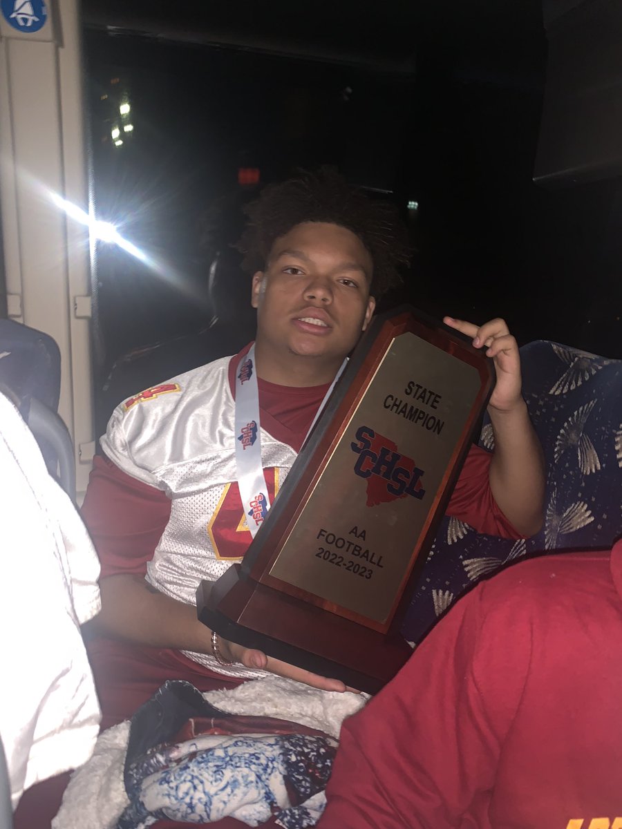 TarifCousar's tweet photo. Wouldn’t have asked to spend my last 4 years of football with anybody else man thankful for the team , coaches, and the abbeville community I love y’all man✊🏽❤️ 44 Out💍 #RepThe🅰️ https://t.co/Z563yaFjtl