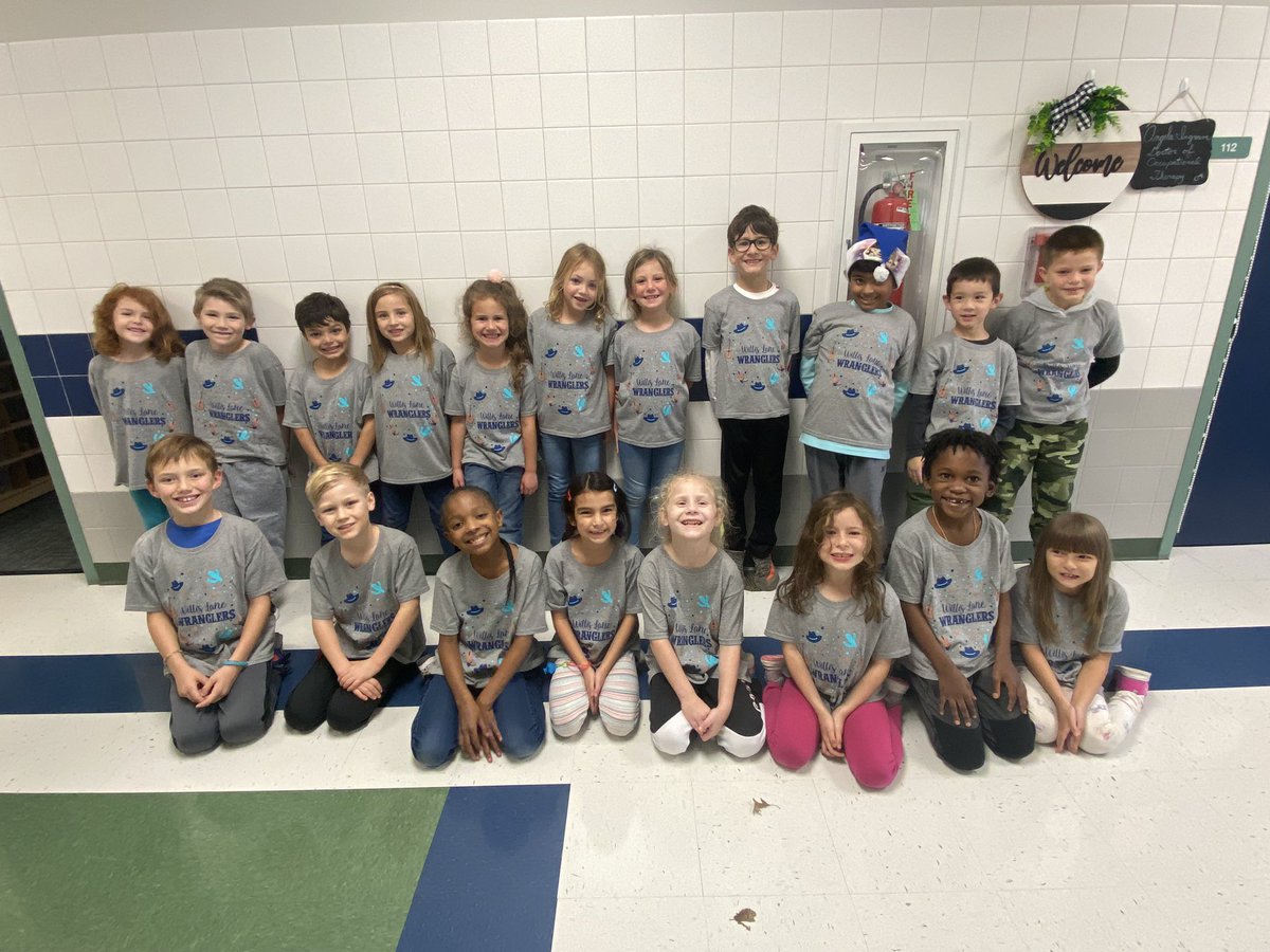 wles1stgrade's tweet photo. We are VERY excited about our new shirts! Happy Friday! Thanks @wlespta ! https://t.co/HjOpXClUed