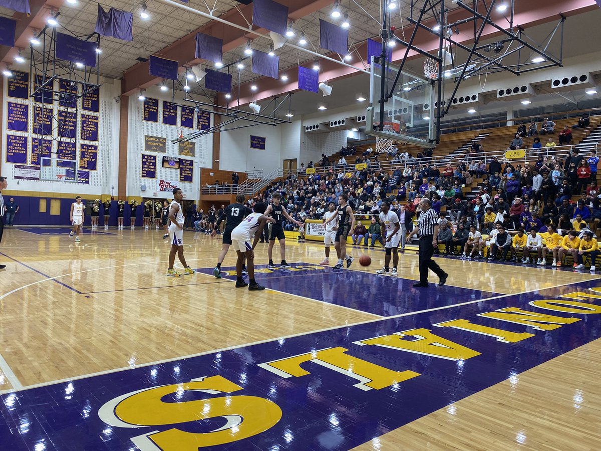 Keep packing those gyms allll season Michiana!!

Vibes at Penn/Clay &amp; Adams/St.Joe were tremendous, &amp; each team put on a show for their respective crowd 🏀 

Highlights from those matchups tonight on @WNDU!