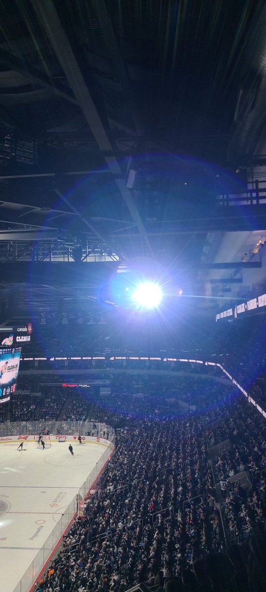 gregsobie's tweet image. Am I the only one in the rink getting smashed in the face by these spotlights? #blinding #nhljets #makethemstop