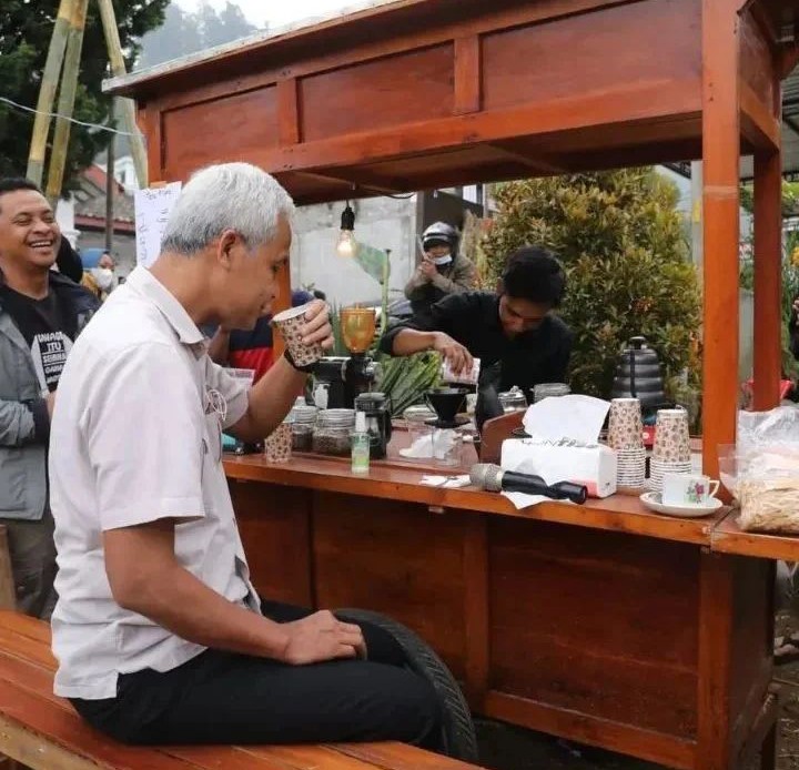 masbin10108833's tweet photo. #siputih mas @ganjarpranowo selalu ada diantara kita. tanpa harus membedakan kasta. sehat selalu mas 👍 https://t.co/9c1t26K4Q2