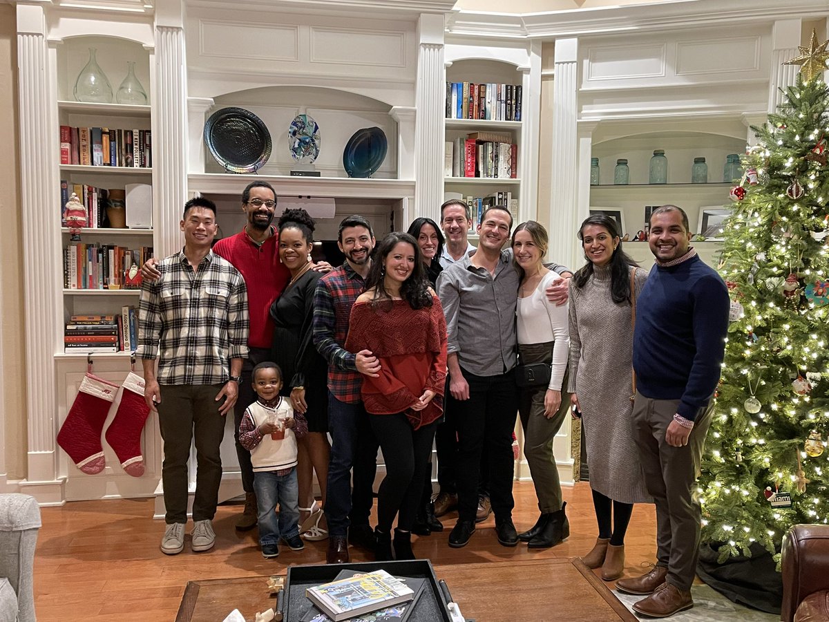 SO proud of all of these incredible people - our <a href="/HemeOncGators/">UF Hematology/Oncology Fellowship</a> &amp; their loved ones. Fellowship is a team effort for sure 💕 <a href="/BeaRobertsMD/">Beatrice Alvarado Roberts</a> <a href="/AlachuaKnight/">Alex Lim</a> <a href="/sdanak/">Shivang Danak, MD</a> <a href="/GRod_MD/">Gregor Rodriguez</a> <a href="/EngineerDadMD/">Leighton Elliott, MD, MSE</a> <a href="/UFHealthCancer/">UF Health Cancer Institute</a>