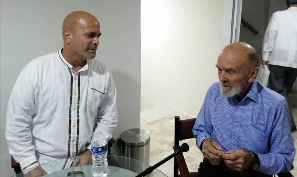 GHNordelo5's tweet photo. Tuvimos el privilegio histórico de escuchar las anécdotas de Antonio del Conde, 'el Cuate', quien fuera el dueño del yate Granma. #Cuba #PuebloUniformado #66DeVictorias #CDRCuba #SomosDelBarrio https://t.co/v0fa7ysoih
