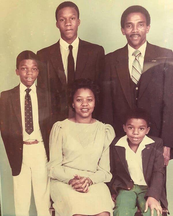 RT @jerry_parsons: A young Chadwick Boseman with his family! https://t.co/wcJXWQKV8j
