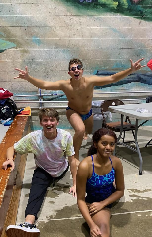 EdisonSwim's tweet photo. It was a good first meet! Thanks @TJHSST_Sports for some great racing.  Congrats to our divers tonight, way to score points! #oneEdison #eaglepride @BoostersEdison @EdisonHS_sports https://t.co/PytPvUY3rp