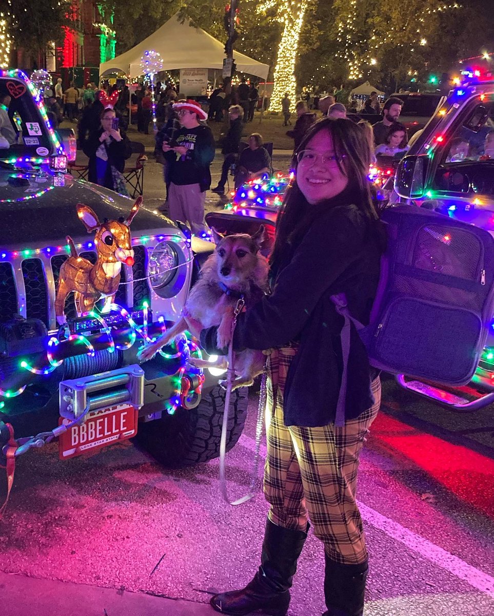 HerbieMooland's tweet photo. What better way to start off the December festivities than to go to Wassail Weekend? 🎄☕️👌
#pupcup #wassailweekend #wassailweekenddenton #wassail #dentonsquare #dentontx #funevent #dogfriendly #holidayfestivities #spoileddog #oneforthedog #decemberfun #welcomedecember https://t.co/wYJUGtu9IG