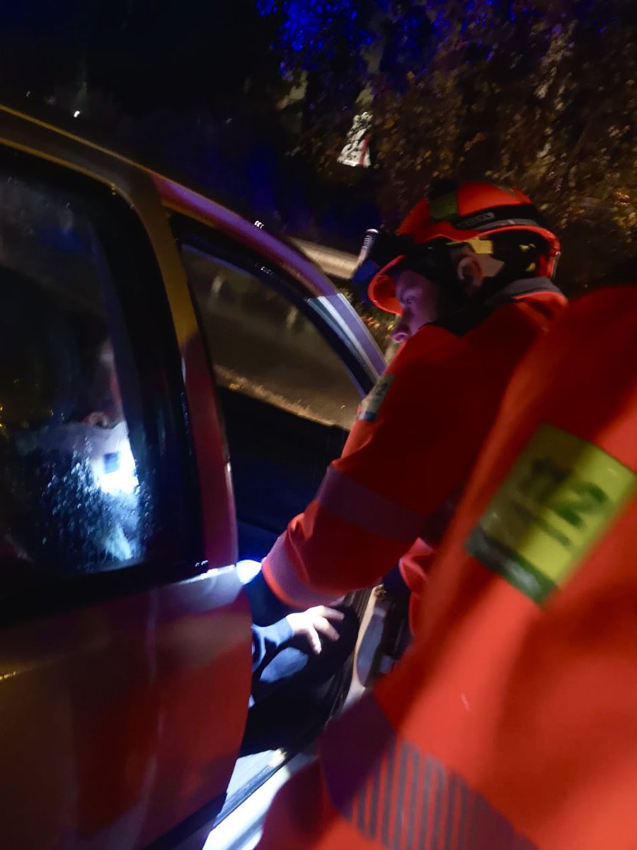 ProtCivilRonda's tweet photo. 🔸En la tarde de hoy, recibimos llamada de @112andalucia para apoyo en accidente de tráfico en la A-374, donde varios vehículos accidentados se vieron afectados. 
#TrabajamosPorTuSeguridad #estamosoperativos☎️ #Ronda #ProtecciónCivil #112 #061 #Nostop https://t.co/xEOWDquzrh