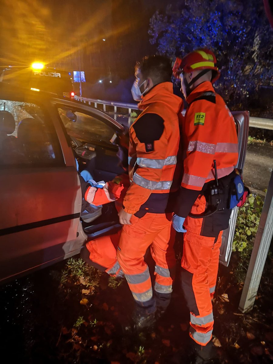 ProtCivilRonda's tweet photo. 🔸En la tarde de hoy, recibimos llamada de @112andalucia para apoyo en accidente de tráfico en la A-374, donde varios vehículos accidentados se vieron afectados. 
#TrabajamosPorTuSeguridad #estamosoperativos☎️ #Ronda #ProtecciónCivil #112 #061 #Nostop https://t.co/xEOWDquzrh