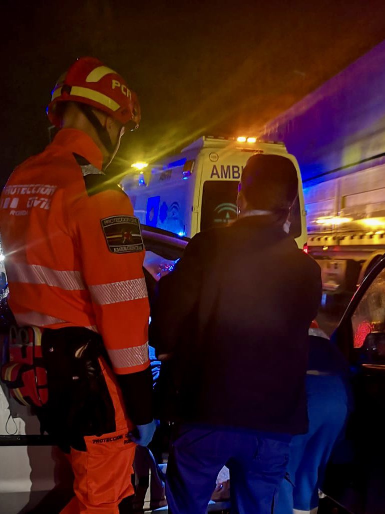 ProtCivilRonda's tweet photo. 🔸En la tarde de hoy, recibimos llamada de @112andalucia para apoyo en accidente de tráfico en la A-374, donde varios vehículos accidentados se vieron afectados. 
#TrabajamosPorTuSeguridad #estamosoperativos☎️ #Ronda #ProtecciónCivil #112 #061 #Nostop https://t.co/xEOWDquzrh