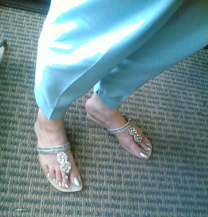 SatnaChasm's tweet photo. #desi #longtoenails #feet #indianfeet #pakifeet https://t.co/5rjuI1uQuN