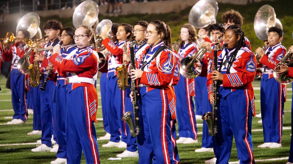 jokoch09's tweet photo. Halftime: @HumbleISD_AHS band and @Ahspatriettes did a great job at the half. Band played some of their favorite stand tunes and Patriettes danced to holiday music. #WeAreTheLight @HumbleISD https://t.co/O945EBg6wL