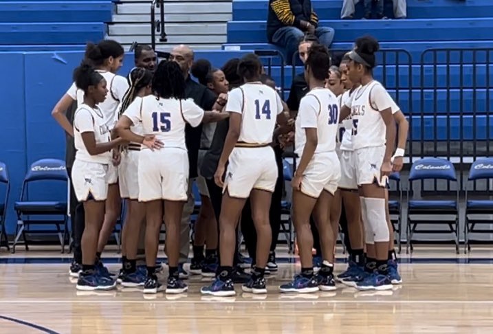 #FinalScore 😤 Great start to the season! Leading the #LadyColonels @sighouston2026 17pts Za’kyah King 13pts @hoop_amari 11pts & @deasia__2x who finished with 6pts 6stls & 5 assists 💪🏽💙💛⛹🏽‍♀️ Real test begins next week starting Monday against Pulaski County🏀